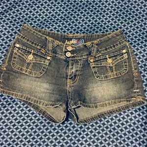 Angels Size 5 Shorts 😇